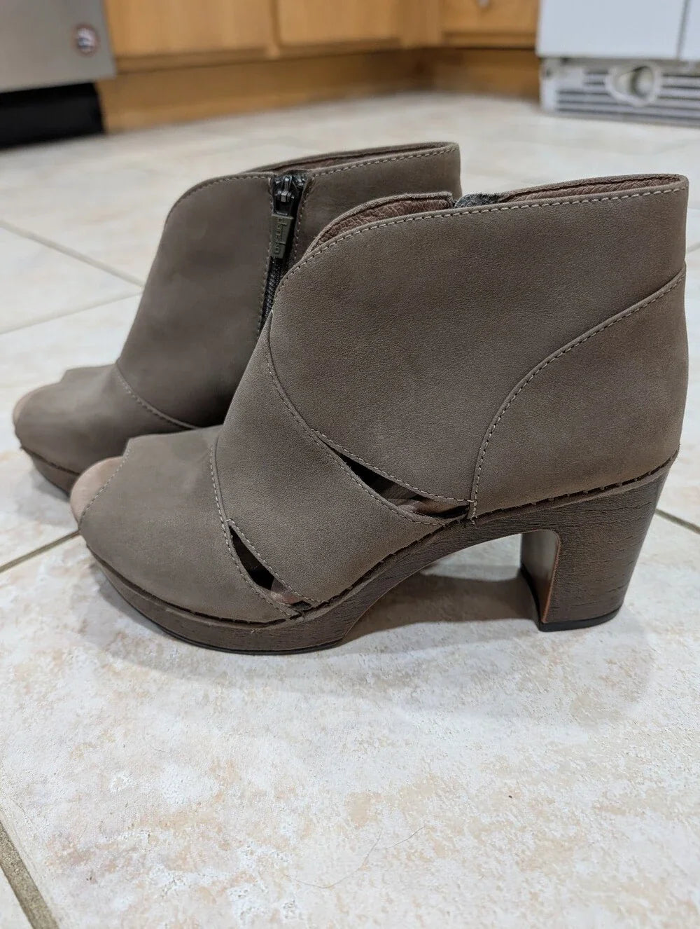 Tan Leather Open-Toe Ankle Booties 38