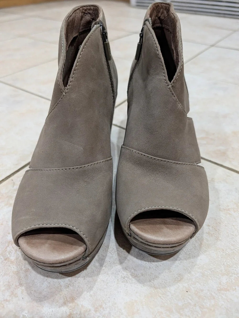 Tan Leather Open-Toe Ankle Booties 38