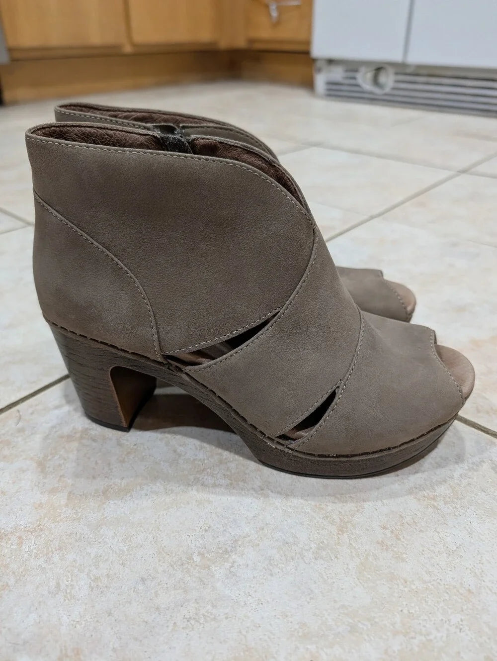 Tan Leather Open-Toe Ankle Booties 38